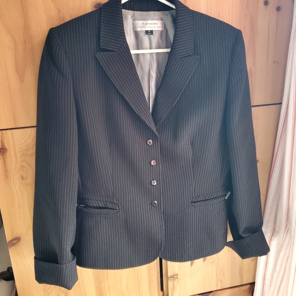 Tahari Arthur S Levine Women's Black Pin Striped Blazer Size  10